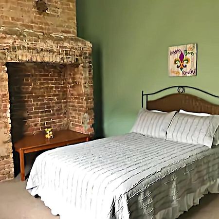 Historic Viavant Cottage - Jazz Fest/Fairgrounds ニューオーリンズ エクステリア 写真
