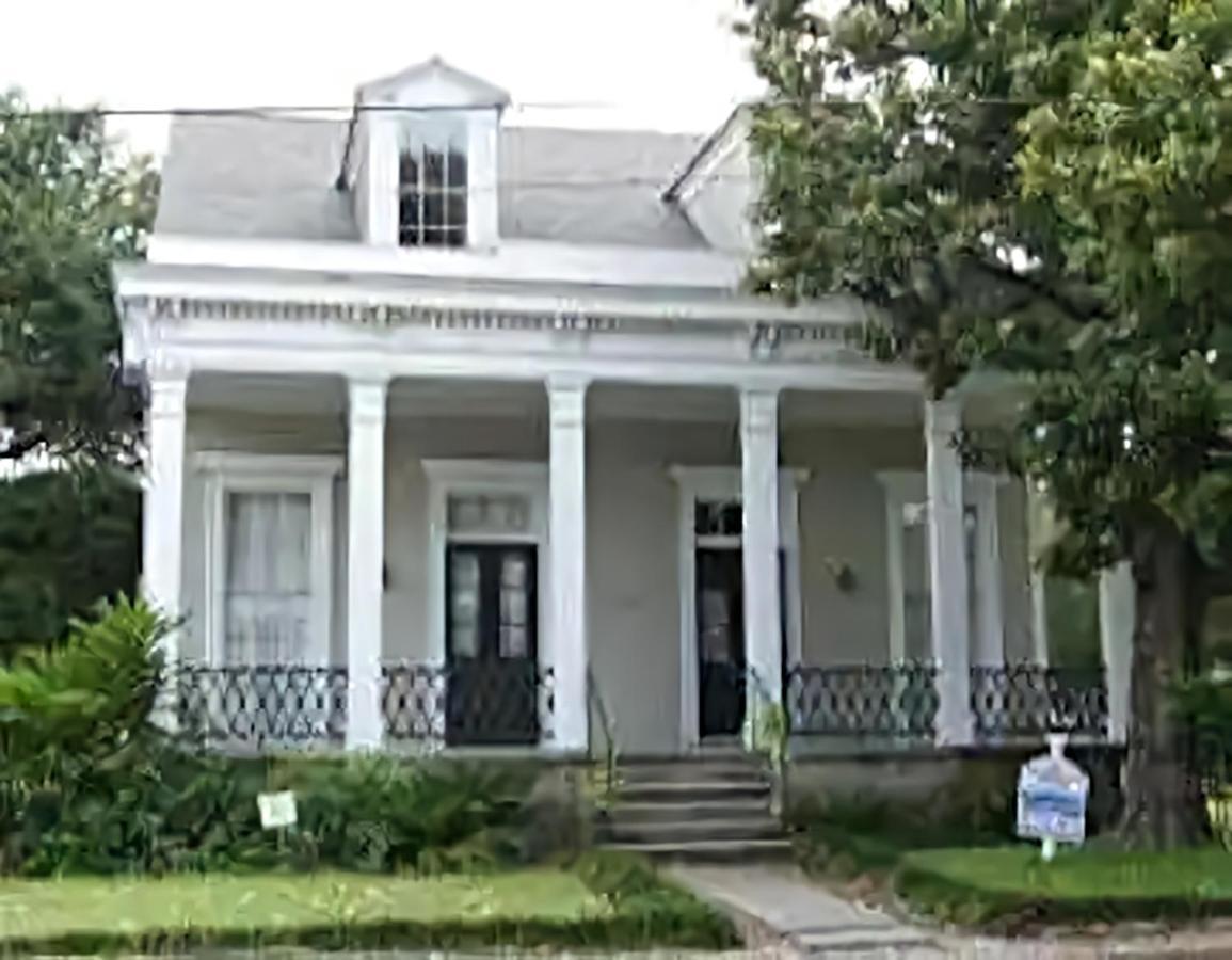 Historic Viavant Cottage - Jazz Fest/Fairgrounds ニューオーリンズ エクステリア 写真